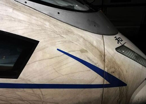 高鐵穿越霧霾區(qū)變成垃圾桶 鬼知道它經歷了什么