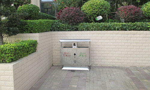 校園沒(méi)有垃圾桶，反而更整潔