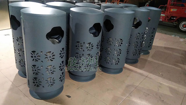 欣方圳精品定制垃圾桶表面鏤空精細(xì)雕刻，外形上設(shè)計(jì)美觀，新穎獨(dú)特！