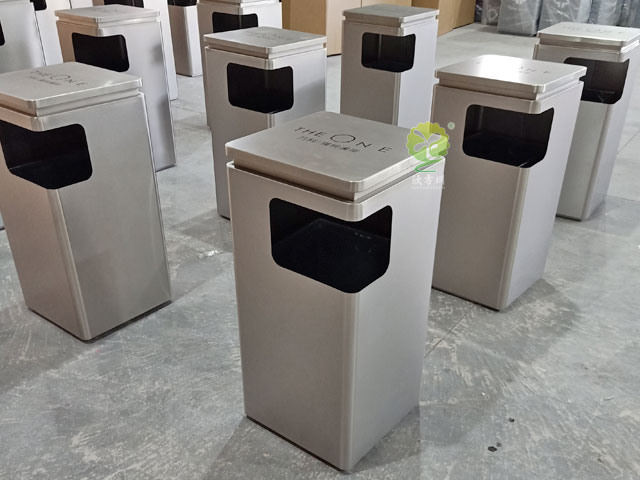 甘肅蘭州樓盤(pán)不銹鋼戶外垃圾桶款式新穎精致