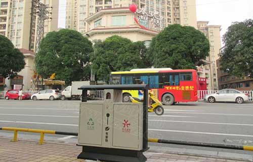  欣方圳環(huán)保垃圾桶專(zhuān)為清遠(yuǎn)廣場(chǎng)定制     
