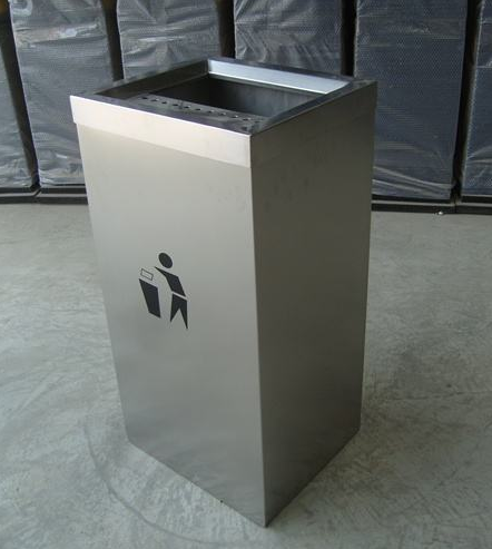 您知道輕軌上面為什么沒有垃圾桶嗎？