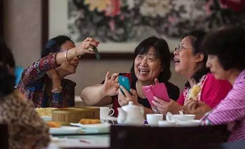 書報亭、早餐車，甚至垃圾桶都有二維碼“身份證”了。