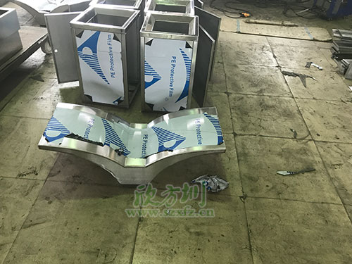 由手藝精湛的焊工師傅焊接，打磨師傅全程手工打磨而成。