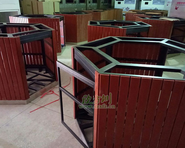 ?？诨疖囌菊九_(tái)花盆垃圾桶生產(chǎn)工藝