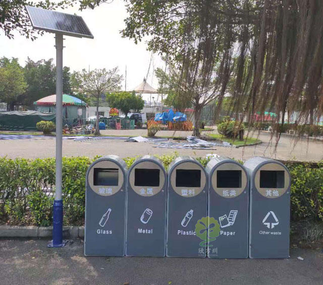 新款多分類果皮箱垃圾分類收集容器太陽能供電，智能滿溢功能通過平臺遠(yuǎn)程終端提醒