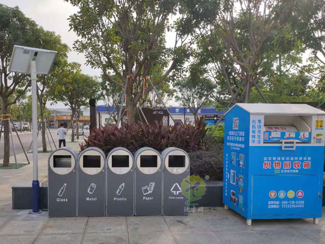 新款多分類果皮箱垃圾分類收集容器太陽能供電，智能滿溢功能通過平臺遠(yuǎn)程終端提醒